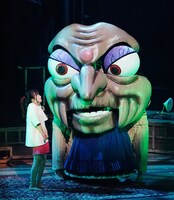 舞台「千と千尋の神隠しSpirited Away」上海公演より、橋本環奈出演回の様子。