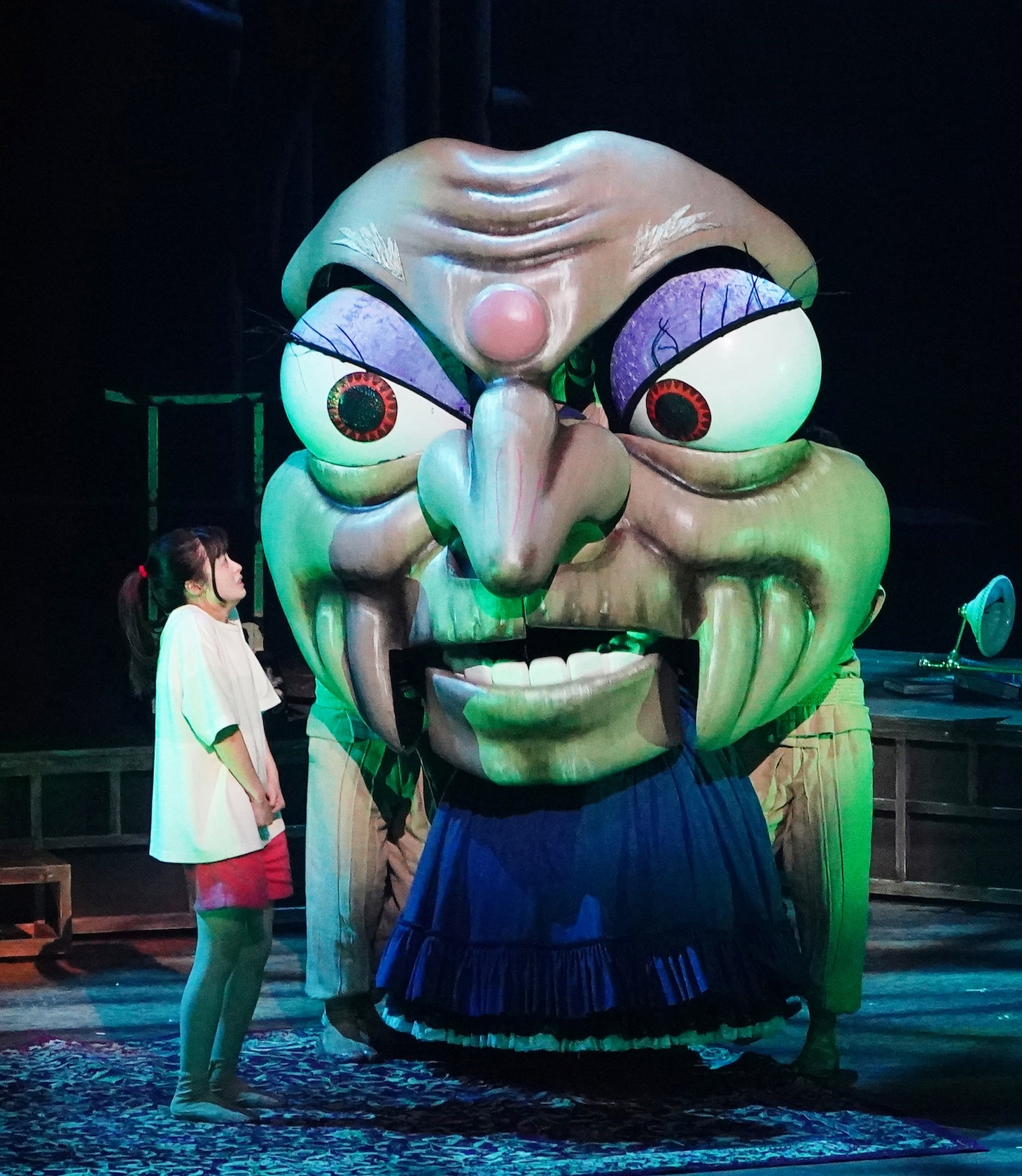 舞台「千と千尋の神隠しSpirited Away」上海公演より、橋本環奈出演回の様子。