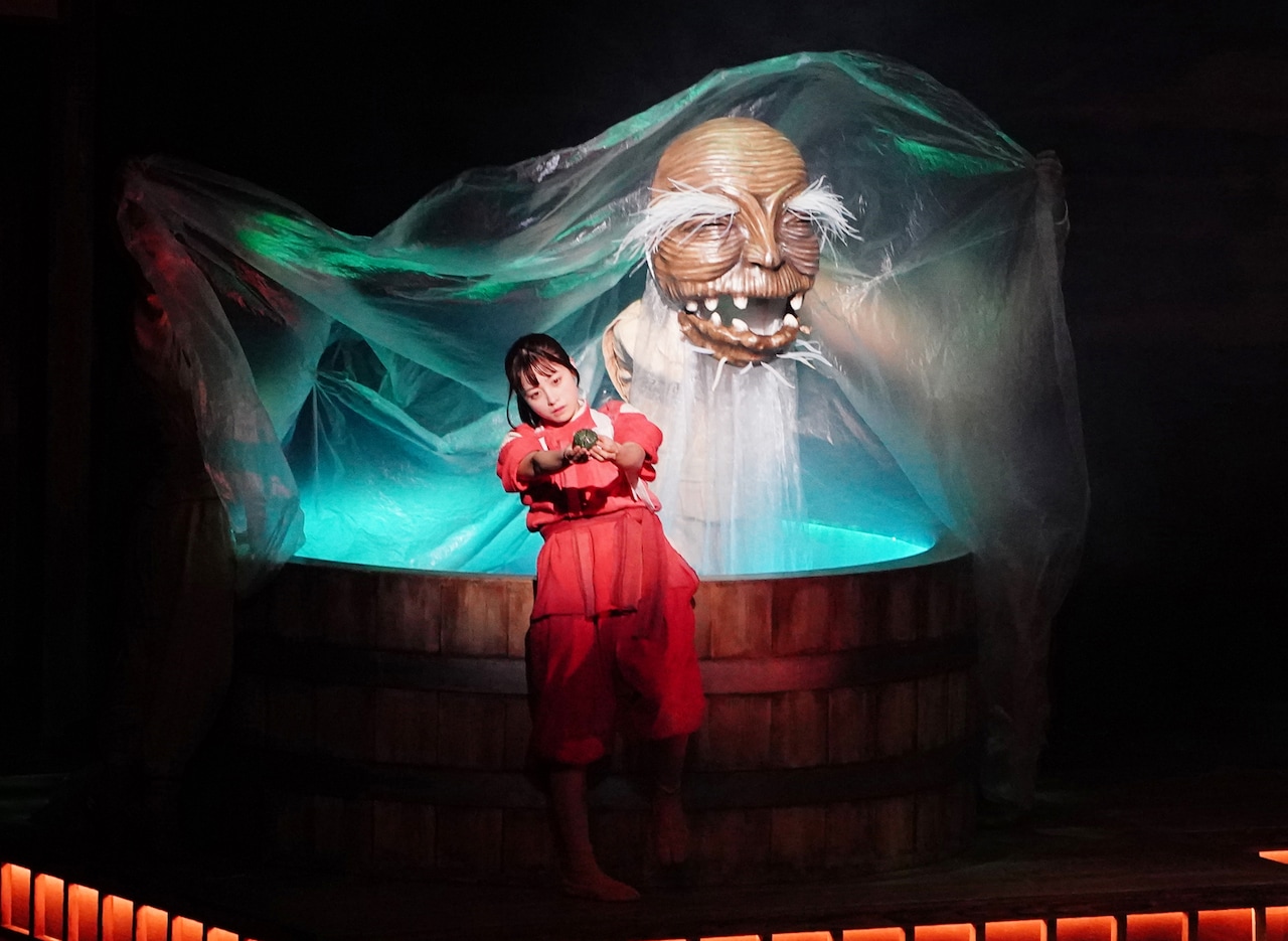 舞台「千と千尋の神隠しSpirited Away」上海公演より、橋本環奈出演回の様子。