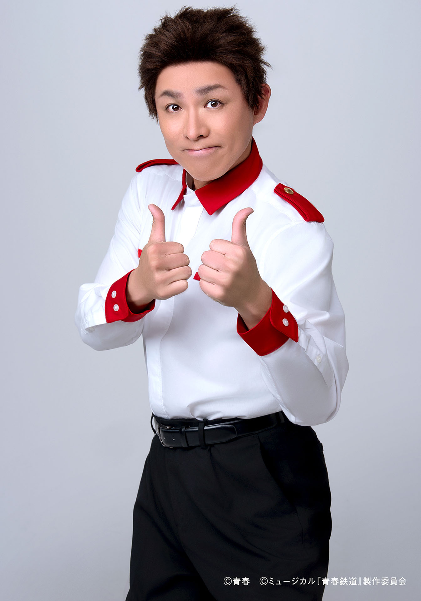 森山栄治扮する都営浅草線のキャラクタービジュアル。