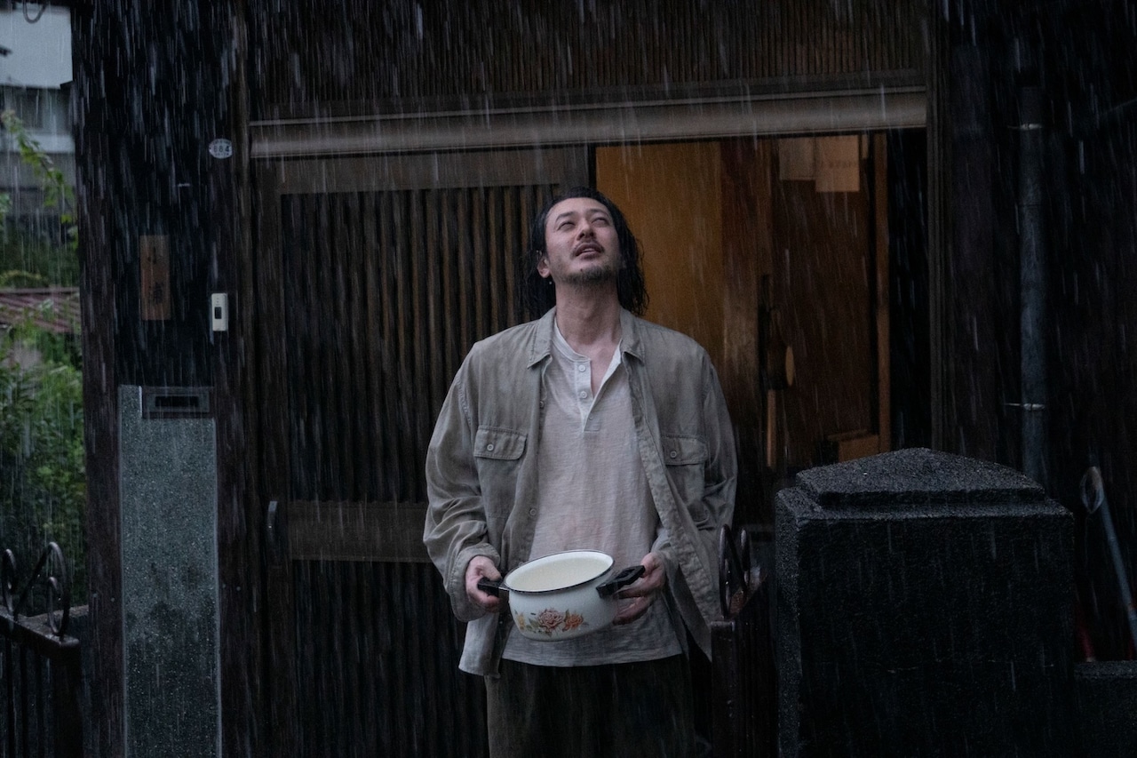 長崎の街に雨が降る…映画「夏の砂の上」クライマックスシーンの場面写真公開