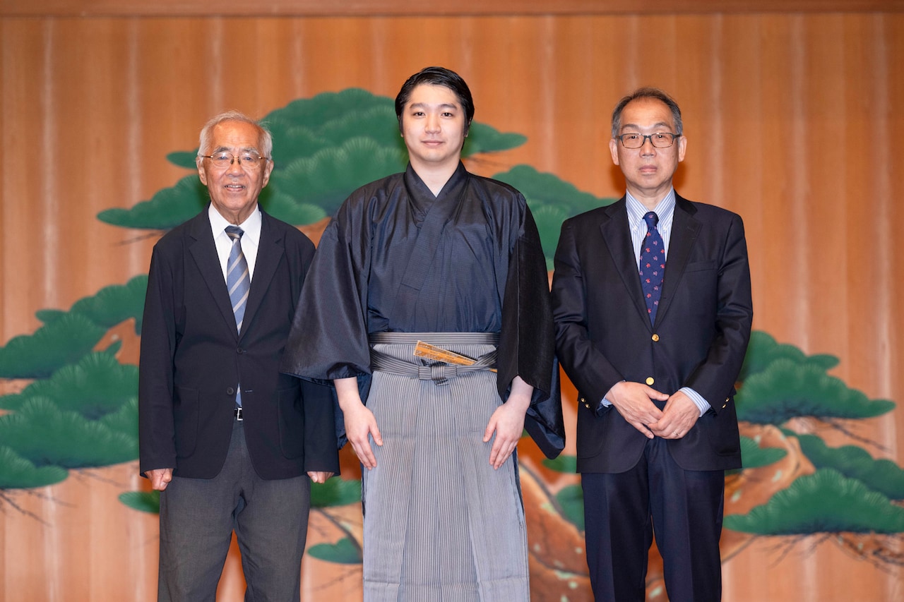 左から樺山紘一、観世三郎太、中村雅之。