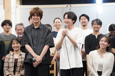 ミュージカル「ある男」稽古場披露にて質疑応答の様子。