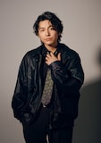 ワタナベエンターテインメント Diverse Theater 第2弾「Too young」より、宮崎秋人のビジュアル。