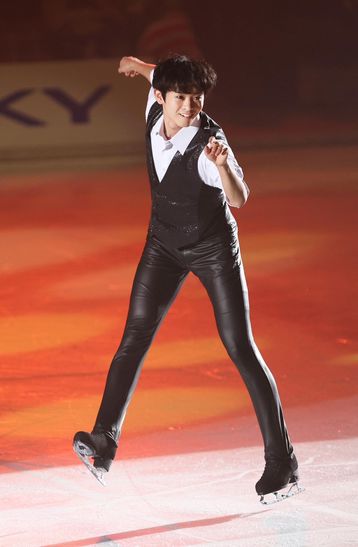 荒川静香の「Friends on Ice 2025」、髙橋大輔らグループナンバーに「ラブ・ネバー・ダイ」