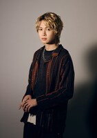 ワタナベエンターテインメント Diverse Theater 第2弾「Too young」より、綱啓永のビジュアル。