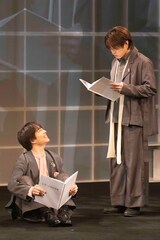 松本幸大・今江大地が出演、佐藤アツヒロの絵本朗読LIVE「ビロードのうさぎ」第2弾が上演中