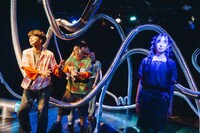 ムニ新作公演「始まりの終わり」より。（撮影：志賀耕太）