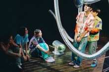 ムニ新作公演「始まりの終わり」より。（撮影：志賀耕太）