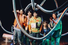 ムニ新作公演「始まりの終わり」より。（撮影：志賀耕太）