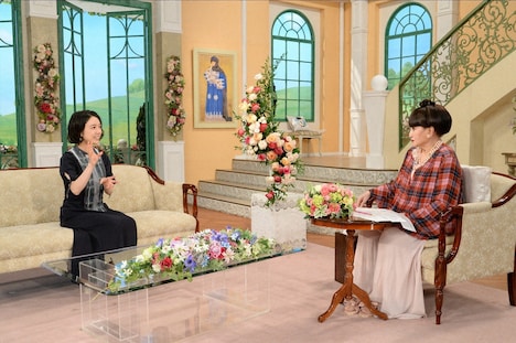 「徹子の部屋」より。左から上白石萌音、黒柳徹子。©テレビ朝日