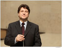 指揮者のヨハネス・ヴィルトナー。