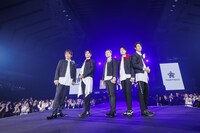 「CUE DREAM JAM-BOREE 2025 UMASHIKA SUMMER FES!!!!!」より。（撮影：鑓水雄介、坂井亨輔）