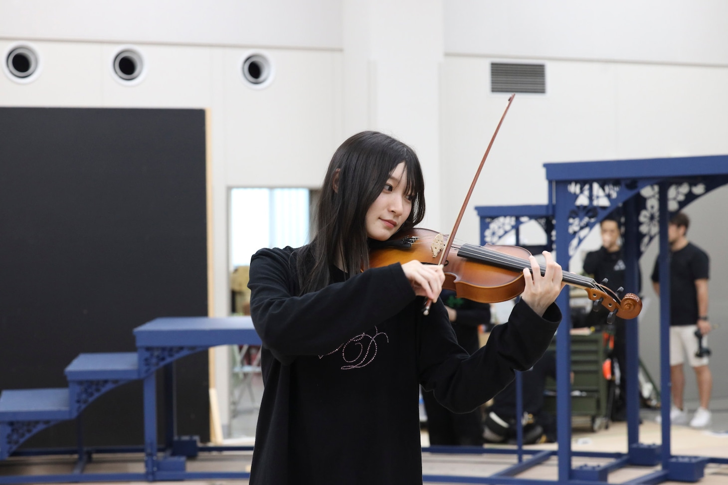 ミュージカル「四月は君の嘘」の稽古より、宮本佳林。