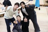 ミュージカル「四月は君の嘘」の稽古より。上段左から東島京、吉原雅斗、山本咲希、宮本佳林。