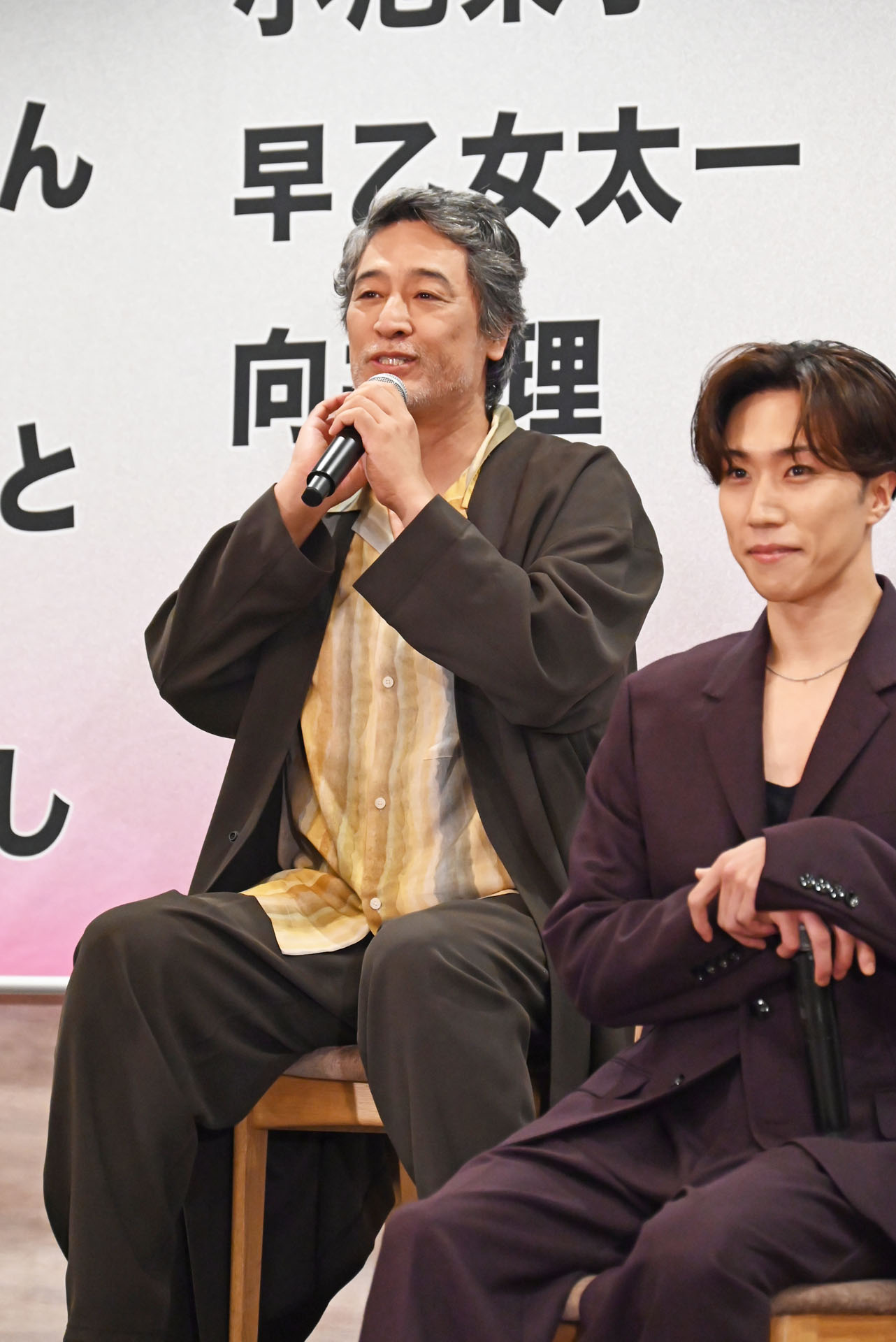 橋本さとし（奥）