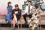 「爆烈忠臣蔵~桜吹雪 THUNDERSTRUCK」製作発表の様子。「(橋本)じゅんさんから演技を盗みたい」と言う小池栄子(前列右)に、「やめとけ!」と言う古田新太(前列左)。