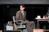 舞台「怪人21面相」より。（撮影：大塚浩史 / ダブルスクイーズ）