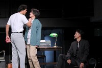 舞台「怪人21面相」より。（撮影：大塚浩史 / ダブルスクイーズ）