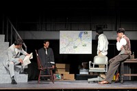 舞台「怪人21面相」より。（撮影：大塚浩史 / ダブルスクイーズ）