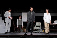 舞台「怪人21面相」より。（撮影：大塚浩史 / ダブルスクイーズ）