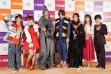 舞台「ゲゲゲの鬼太郎2025」合同取材会より。左から廣野凌大、上坂すみれ、大塚明夫、荒牧慶彦、浅野ゆう子、美弥るりか、植田圭輔。