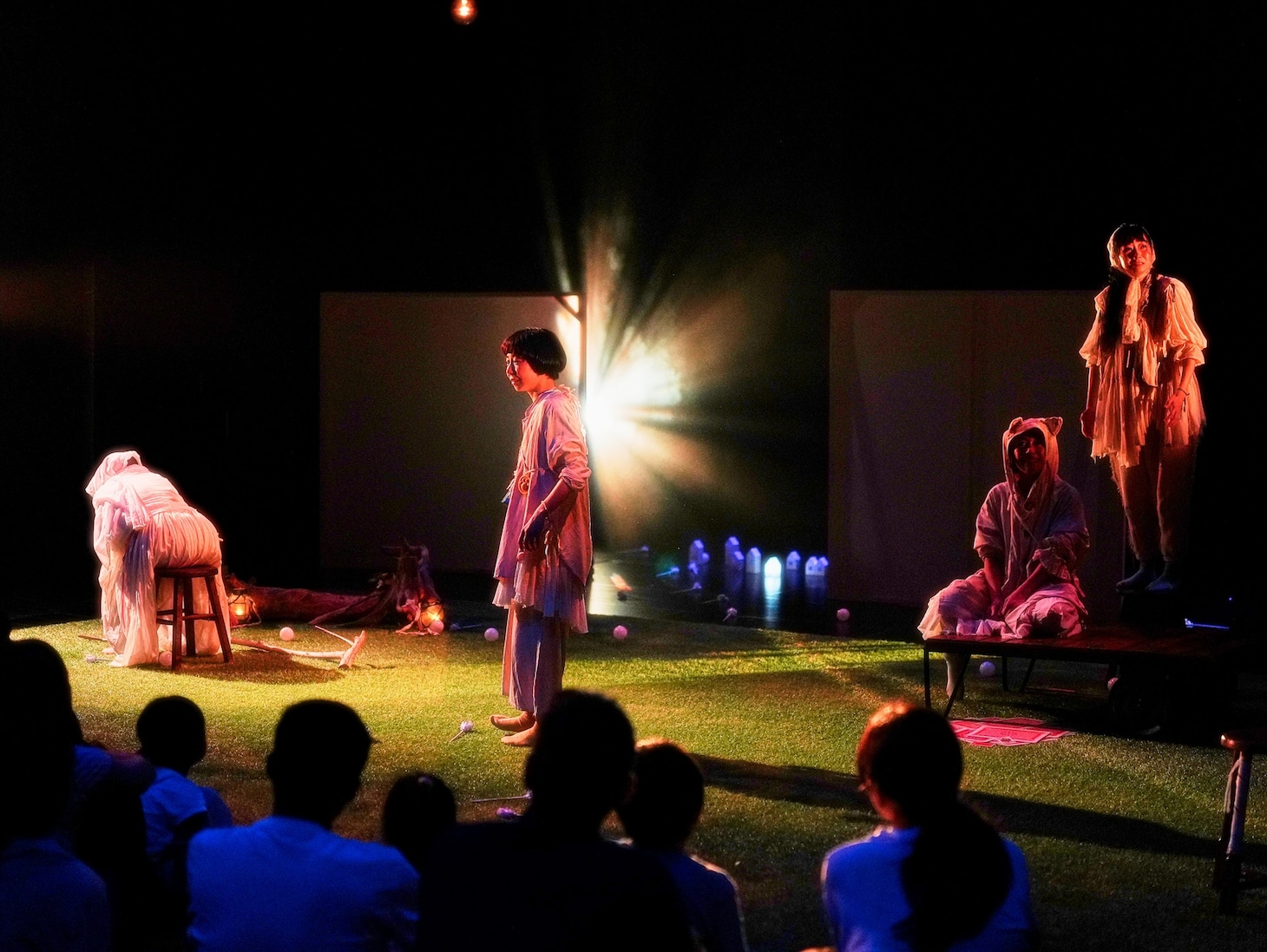 「めにみえない みみにしたい / 2025年夏ツアー」より。（撮影：細野晋司）