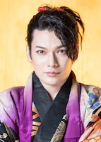 庄司新之助役・崎山つばさのキャストビジュアル。