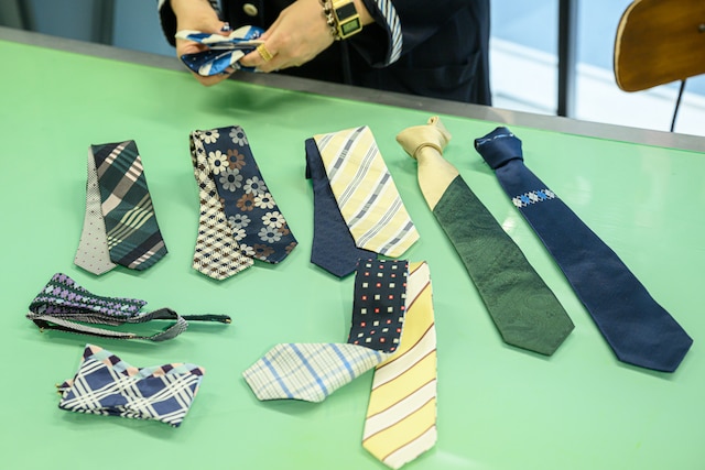 米吉が持参した、自慢のgiraffeネクタイコレクション。シックだが、ひと捻りあるデザインがいずれもカワイイ。