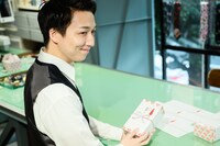 山吹色のネクタイにございます！ 「おぬしも悪よのう」と言わんばかりだが、悪代官スマイルもカワイイ米吉。