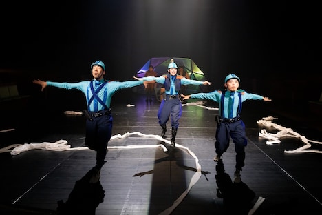 ジャンル・クロスIII 近藤良平×松井周「ほぐすとからむ」より。（撮影：前澤秀登）