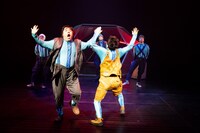 ジャンル・クロスIII 近藤良平×松井周「ほぐすとからむ」より。（撮影：前澤秀登）