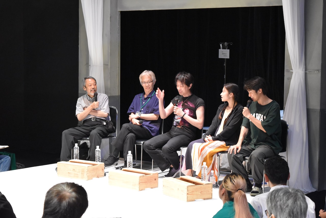 「りすん 2025editison リ・クリエイションツアー」伊丹公演でのアフタートークの様子。　
