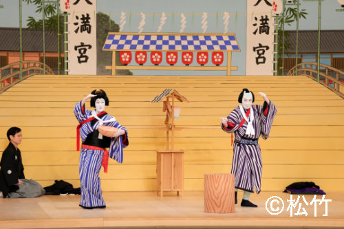 松竹創業百三十周年「八月納涼歌舞伎」第一部「団子売」より。