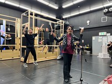 兵庫県立ピッコロ劇団 ファミリー劇場「タラレバ幽霊とタカラの山」稽古の様子。