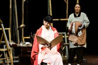 タカハ劇団「帰還の虹」より。（撮影：塚田史香）