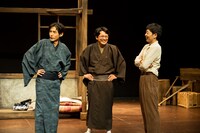 タカハ劇団「帰還の虹」より。（撮影：塚田史香）