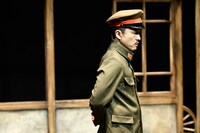 タカハ劇団「帰還の虹」より。（撮影：塚田史香）