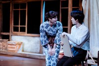 タカハ劇団「帰還の虹」より。（撮影：塚田史香）