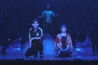 つかこうへい戦後80年に問う 革命ミュージカル「新・幕末純情伝」より。（撮影：柏井彰太）