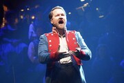 「レ・ミゼラブル ワールドツアースペクタキュラー」フォトコールの「彼を帰して」より。ジャン・バルジャン役のキリアン・ドネリー。