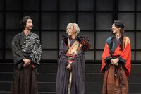 左から鈴木裕樹、安井謙太郎、鈴木拡樹。