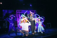 兵庫県立ピッコロ劇団 ファミリー劇場「タラレバ幽霊とタカラの山」より。（撮影：堀川高志 / kutowans studio）