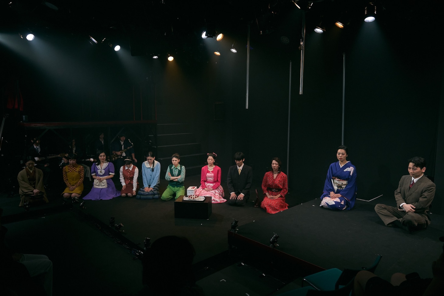 サルメカンパニー 第十回公演「サルメ版 黒い十人の女」より。（撮影：坂本彩美）