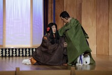 「-能 狂言-『日出処の天子』」より、左から野村萬斎扮する厩戸王子、福王和幸扮する蘇我毛人。