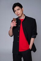 アポロ役の小松準弥。