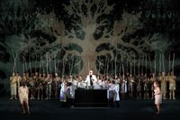 オペラ「ナターシャ」より。（撮影：堀田力丸 / 提供：新国立劇場）