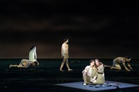 オペラ「ナターシャ」より。（撮影：堀田力丸 / 提供：新国立劇場）