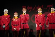 舞台「サイボーグ009 -13番目の追跡者-」の製作発表記者会見より。左から里中将道、音波みのり、七海ひろき、高橋駿一、桜庭大翔。