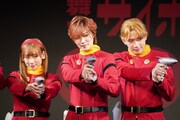 舞台「サイボーグ009 -13番目の追跡者-」の製作発表記者会見より。左から音波みのり、七海ひろき、高橋駿一。